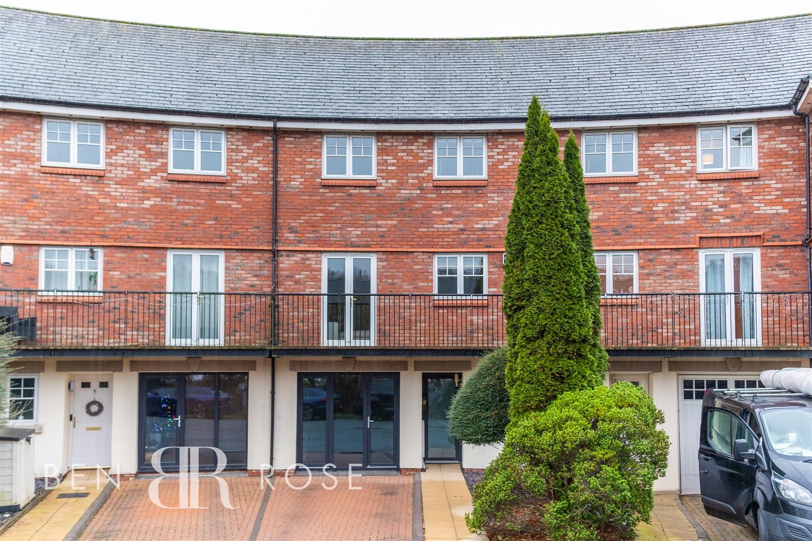 4 bed property in Rawstorne Crescent, Preston